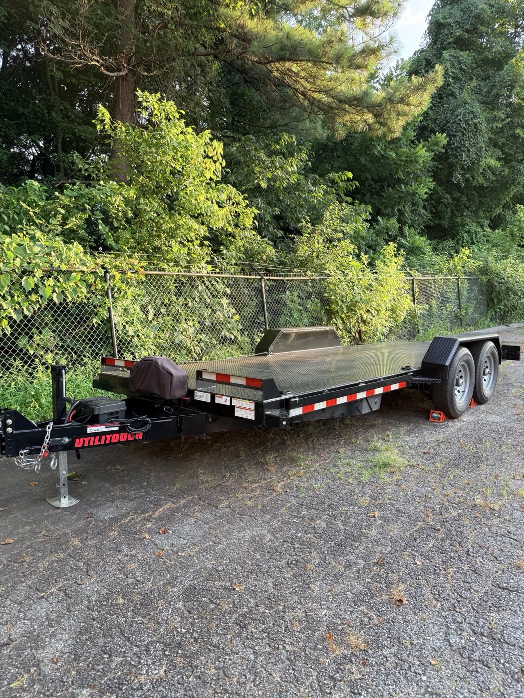 Full side profile of the power-tilt steel-deck car hauler with the deck level, in Hickory, NC
